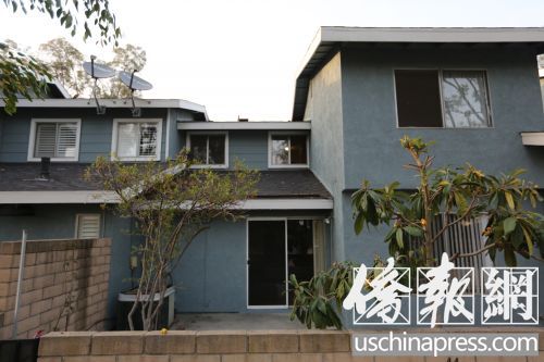 13日晚发生命案的王家住宅后院。(美国《侨报》/邱晨