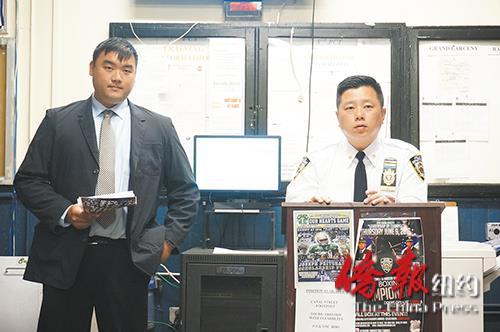 市警五分局局长吴铭恒与社区联络官张子华介绍祈福党诈骗案。