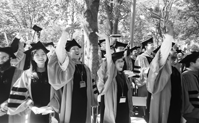 图为哈佛大学的亚裔学生。(资料图片)