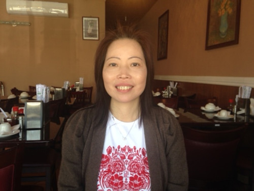 西班牙华裔母亲赴美开中餐馆 助儿子圆名校梦