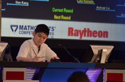 爱德华•万获得MATHCOUNTS数学竞赛个人冠军。（美国《侨报》）