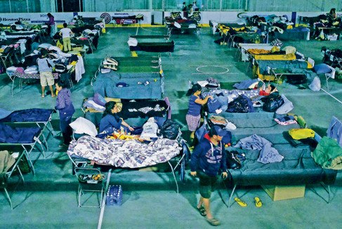 不少抵埃德蒙顿的麦市居民暂住收容中心，谷立对于华裔灾民获援助，心存感恩。（加拿大《星岛日报》援引加通社）