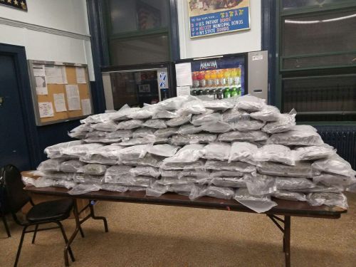 市警62分局公布12日查缴100磅大麻照片。(美国《侨报》摘自警局官方推特)