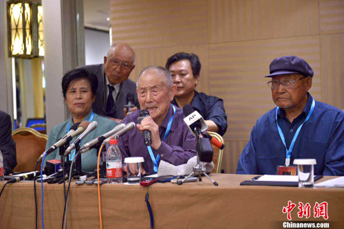 6月1日,三位在二战期间被强掳到日本的中国劳工代表与三菱综合材料公司签署和解协议,接受三菱材料的谢罪并达成和解。图为中国受害劳工及遗属代表发言。