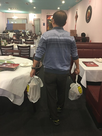 中餐外卖郎近来连续在芝加哥地区遭到“假顾客”洗劫，警方呼吁从业员提高警觉。（美国《世界日报》/黄惠玲