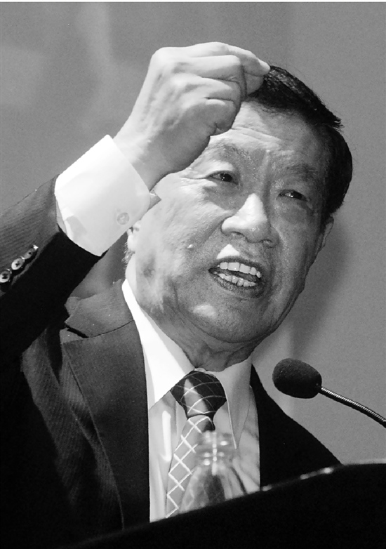 美国著名华裔神探李昌钰作精彩演讲。