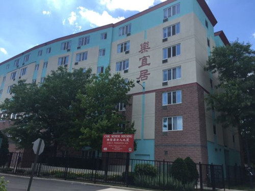 芝加哥华埠乐宜居90个单位的老人公寓，等候入住名单已经排了300多人，平均至少要排10年长队。(美国《世界日报》/黄惠玲