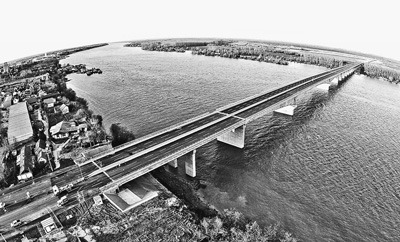 图为连接多瑙河南北两岸的泽蒙—博尔察跨多瑙河大桥。（中国路桥公司供图）