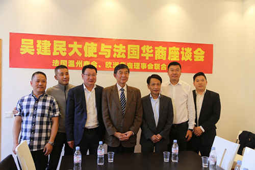 吴建民2015年在巴黎与侨界座谈。(法国《欧洲时报》/孔帆