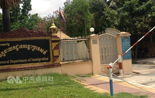目前13名台籍诈骗犯被关押于柬埔寨移民局(图片来源：“中央社”)