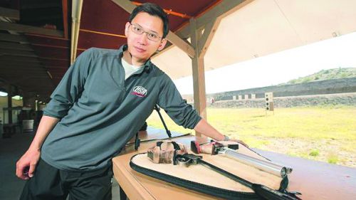 华裔射击运动员石晶的别样运动生涯。（美国《侨报》资料图片）