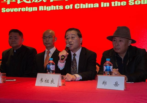 (图片说明:6月30日,在澳大利亚悉尼,澳洲江苏总会会长韦祖良(右二)在媒体见面会上发言)