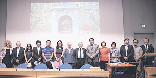 仪式结束后，出席人员合影。（法国《欧洲时报》）