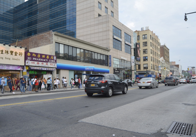 纽约法拉盛缅街将启动拓宽人行道工程。（美国《世界日报》/俞姝含