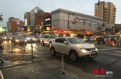法拉盛缅街人行道扩宽工程25日正式启动。(美国《侨报》/王伊琳