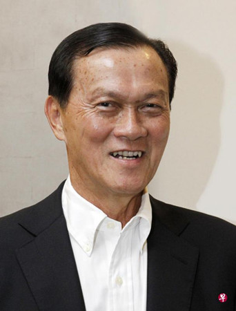 宗乡总会副会长何侨生热心社团服务,弘扬华族语言与文化,获得政府颁发公共服务星章褒奖。(档案照片)