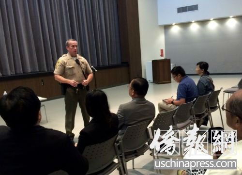 工业市警局举办安全讲座。(美国《侨报》/夏嘉