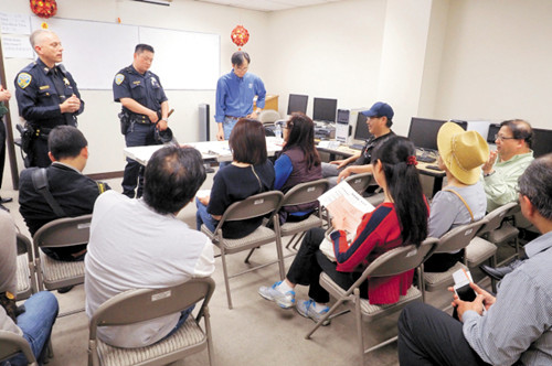 旧金山士德顿街800号街段商户警民会议。(美国《世界日报》/关文杰