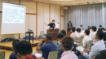 图为留学生等约80人参加的启动仪式7月在该县别府市举行。(共同社)