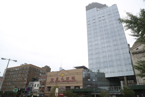 纽约华埠近年豪华公寓、酒店频建，小区产生华埠“贵族化”忧虑。（美国《世界日报》/洪群超