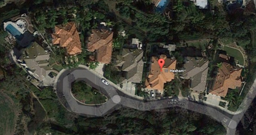 事发社区航拍图，途中红点处为事发豪宅。（美国中文网资料图）
