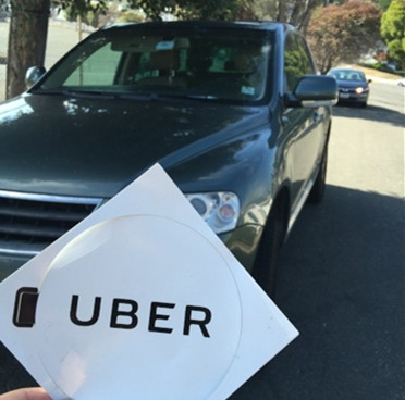 今年旧金山对全市37000名Lyft和Uber司机有新规定，凡是每年营业七天以上者，须拿到商业执照。（美国《世界日报》/刘先进