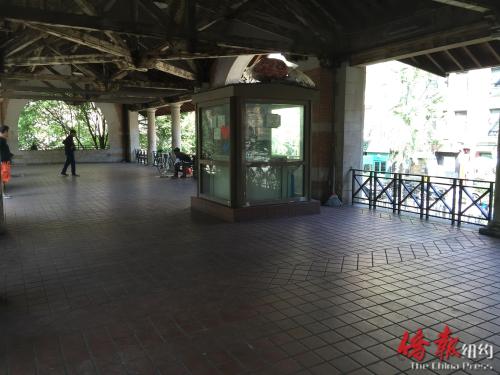 纽约五分局局长吴铭恒2日微服出巡哥伦布公园凉亭赌窟后,立即采取打击行动。如今的凉亭已恢复清静。(美国《侨报》/叶永康