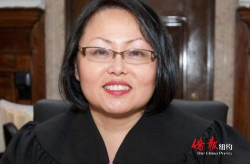 图为华裔法官凌德丽。
