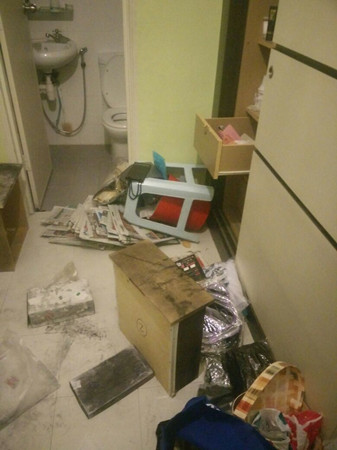 事主住家遭窃贼翻箱倒柜凌乱不堪。(马来西亚《星洲日报》)