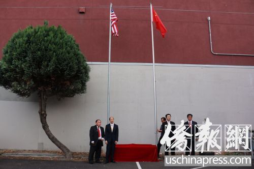 升旗典礼振奋人心。(美国《侨报》/诗乔