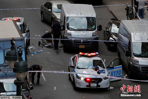 目前消防队员已经赶往现场救援，暂无人员死亡