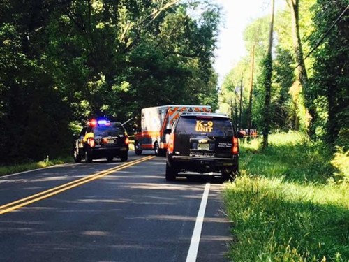 黄某被撞死案发现场，家人表示警方已通知找到在弗吉尼亚的肇事司机。（美国《世界日报》）