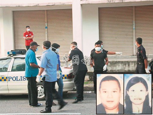 大批警员受召到现场调查，因为尸臭味浓烈，大家都带着口罩办案。（马来西亚《中国报》）