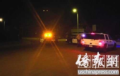 警方在案发现场附近拉起了黄色警戒线,不准任何人靠近一步。(美国《侨报》/高睿