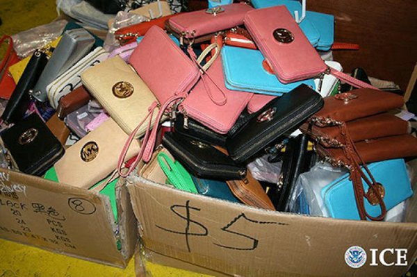纽约华裔夫妇因从中国进口大量假冒名牌商品被控罪。(美国《世界日报》档案照)