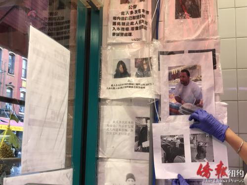 案发超市店员指出屡次于店内犯案的窃贼。(美国《侨报》/陈辰