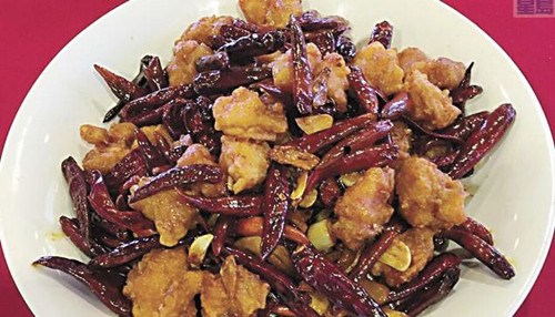 戴维斯加大中国学生涌入,为当地中餐饮食带来变革。(美国《星岛日报》)