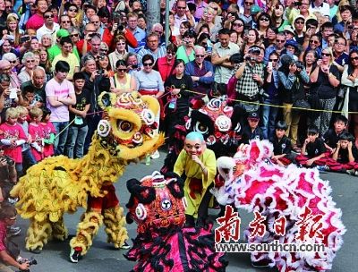 墨尔本唐人街每年春节舞龙舞狮声势浩大。