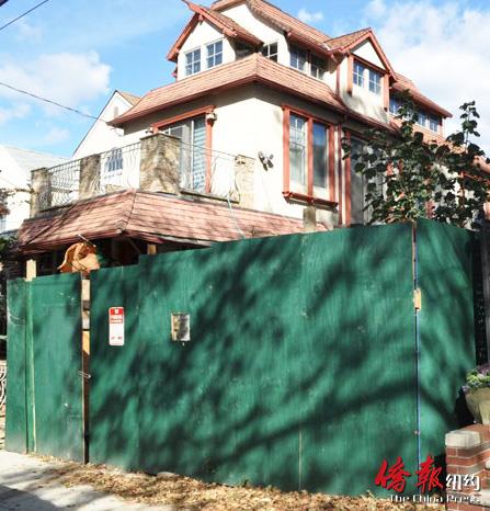 纽约布鲁克林湾脊区违法改建严重。(美国《侨报》资料照片)