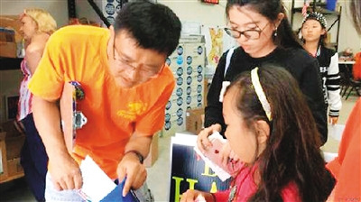 除了在美多年的华人外,参与扫街拜票的还有未成年人。她们在拜票前接受培训。来源:英国广播公司网站