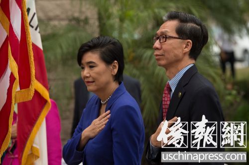 赵美心、周本立竞选之路相互支持、相互打气。(美国《侨报》/高睿