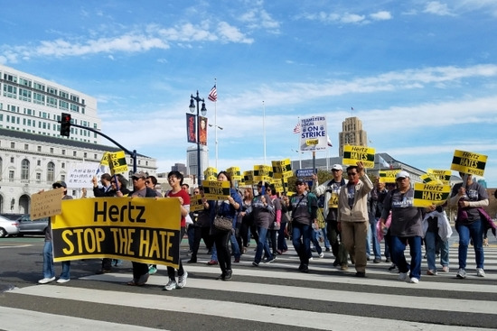 Hertz员工走上街头,抗议不公正待遇。(美国《世界日报》/王湛
