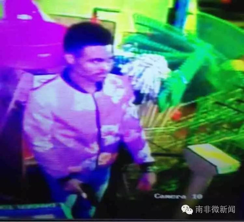 其中一名匪徒的监控截图。(南非华人网)