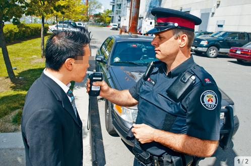 一名涉醉驾被控的亚裔男子,以其开庭时间拖延过久为由,请求安省法院中止审讯。相中人物与本案无关。(加拿大《星岛日报》/资料图片)