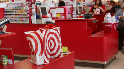 Target百货公司早在提案公投前就已开始停止提供免费塑料袋。(美国《世界日报》/李雪