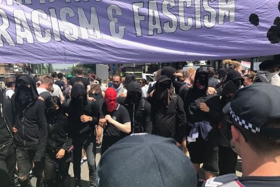 墨尔本反移民及反种族主义两方举行抗议活动（澳洲广播公司图片）
