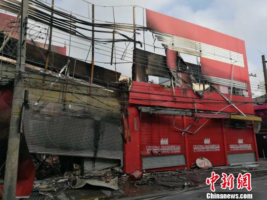 图为华人商场被焚一空。　徐全