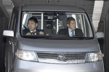 图为因涉嫌杀害中国留学生江歌被捕后被移送检方的犯罪嫌疑人陈世峰所乘坐车辆。11月25日摄于警视厅。(日本共同社)