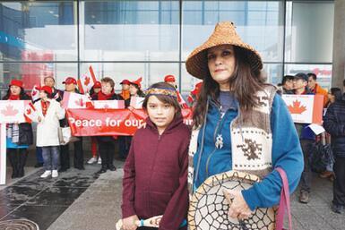 加拿大华人静默游行抗议歧视 当地议员到场支