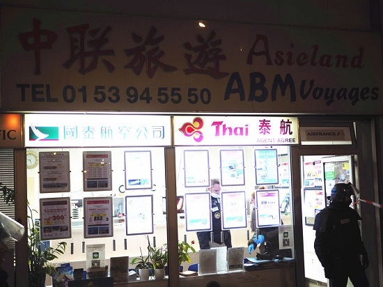 中国侨网警方正在调查案发现场。(法国《欧洲时报》/苏子钊 摄)